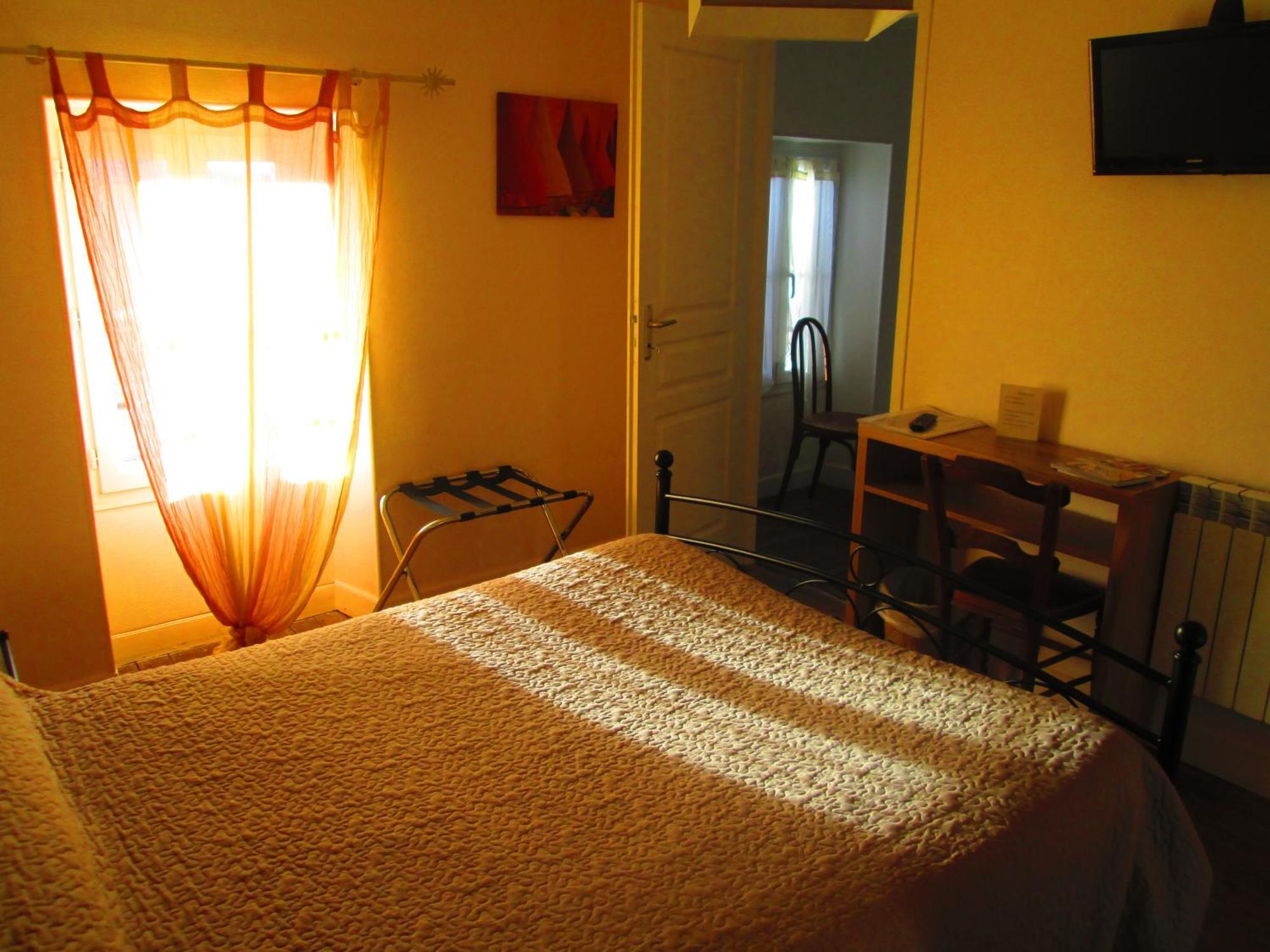 Hotel Logis & Restaurant Le Savinien