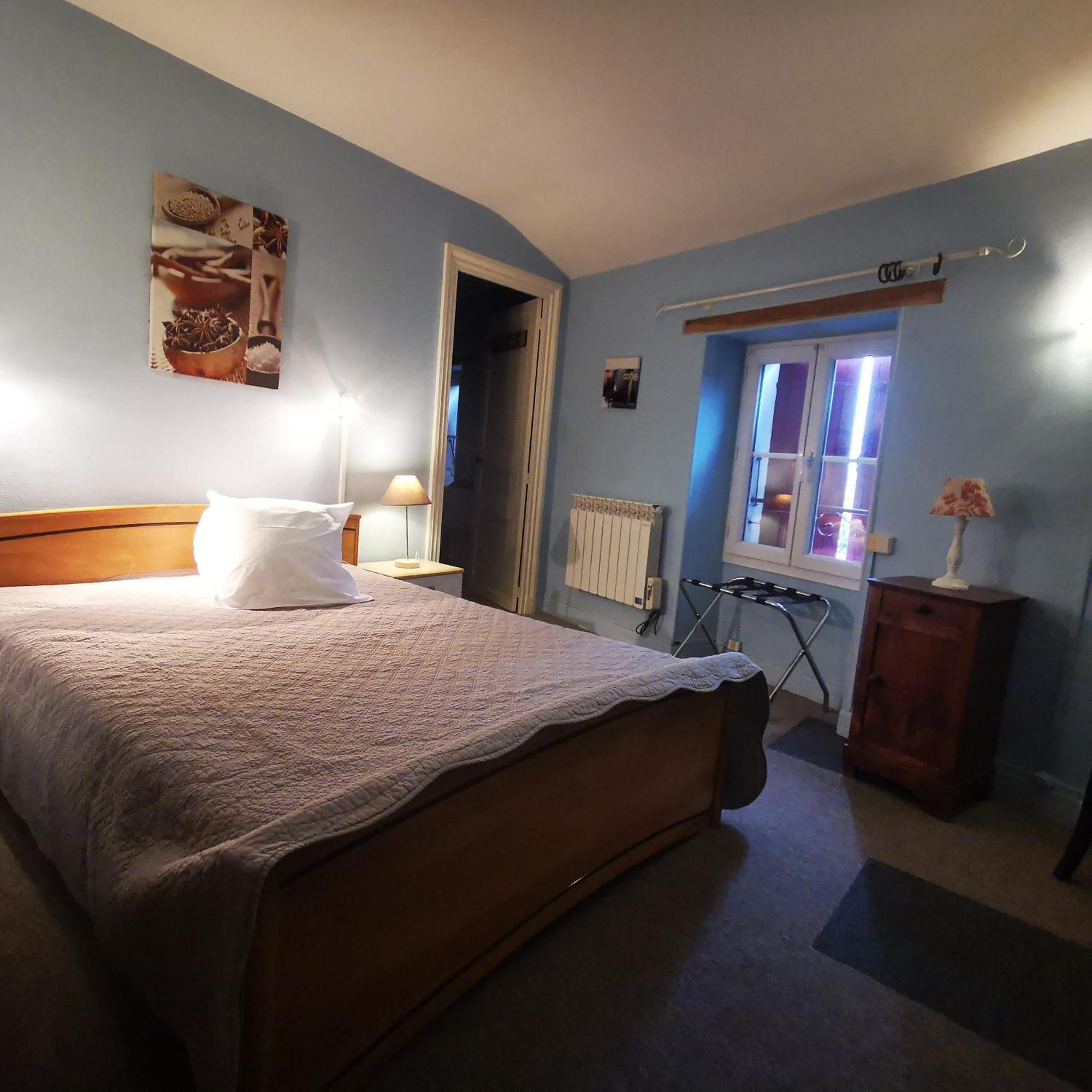 Hotel Logis & Restaurant Le Savinien