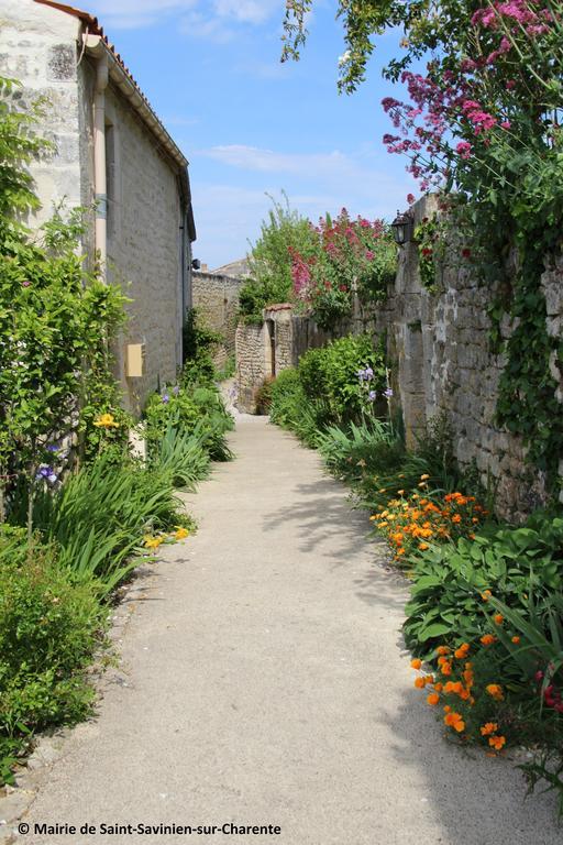 Logis & Restaurant Le Savinien Hotel