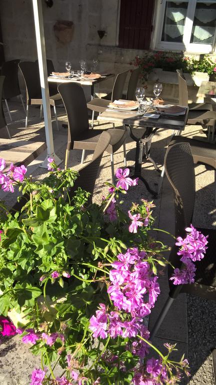 Logis & Restaurant Le Savinien Hotel